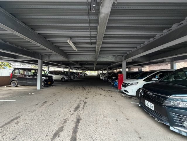 パールコート桑園中央壱番館の駐車場