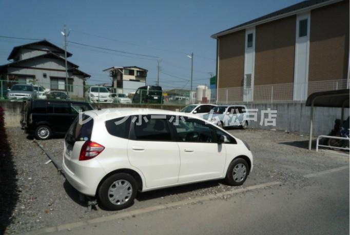 シャルマンフラットリヴァーⅢの駐車場|駐車場があります