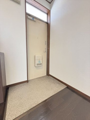 収納もある玄関です