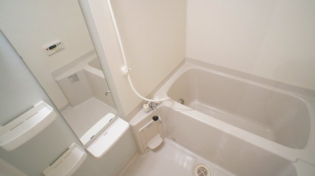 コンパクトで使いやすいお風呂です