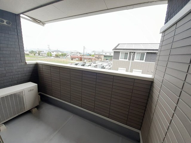 落ち着いた時間を過ごせるバルコニーです
