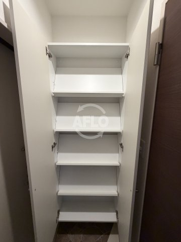 グランディル三津屋中の内装|シューズボックス