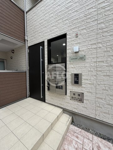 グランディル三津屋中のエントランス|エントランス