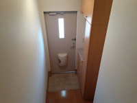収納もある玄関です