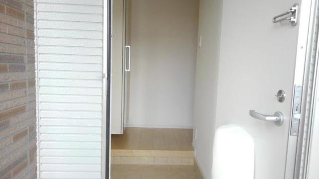 収納もある玄関です
