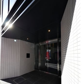 クローバー神田紺屋町のエントランス