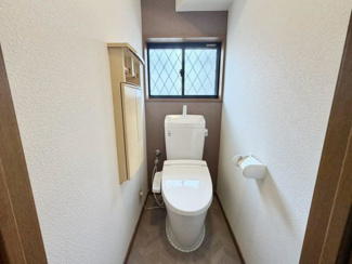 【トイレ】 | 御陵通　中古戸建 | 温水便座洗浄便座ですので、寒い日も温かい便座で安心して使用していただけますよ！