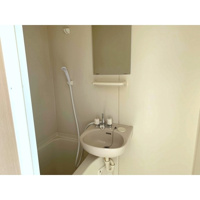 ゆったりとスペースのある洗面所