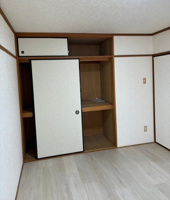 南側6帖洋室イメージ写真です。
床の色は異なります。