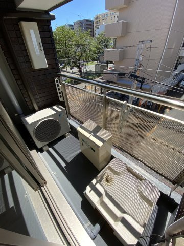 お洗濯にも便利なバルコニー付き