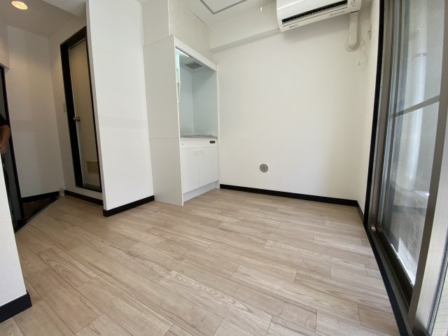 落ち着いて過ごせるお部屋なので、寝室にいかがでしょうか