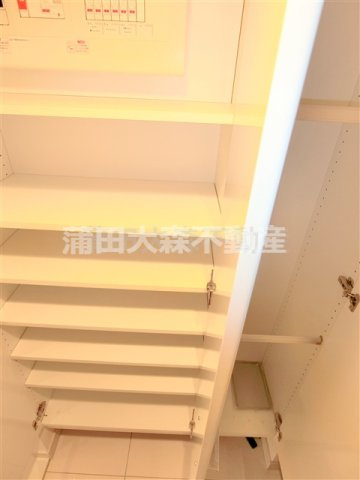 スペーシア梅屋敷の設備|玄関収納　シューズBOX　傘立て