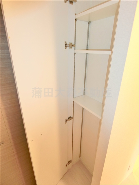スペーシア梅屋敷の収納|トイレ手前の棚収納