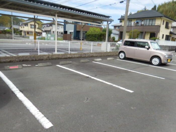 Ｃａｌｍ Ｈｏｍｅの駐車場