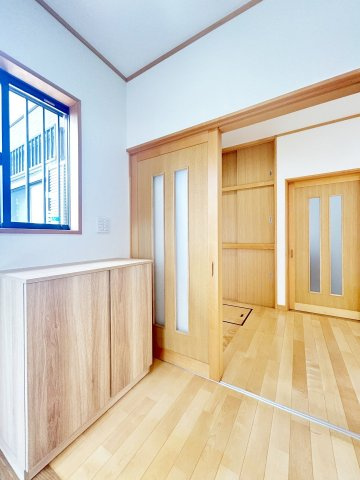 下野市仁良川　中古戸建の玄関