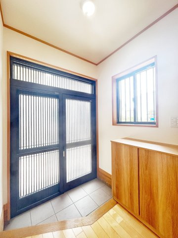 下野市仁良川　中古戸建の玄関