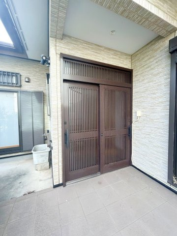 下野市仁良川　中古戸建の玄関