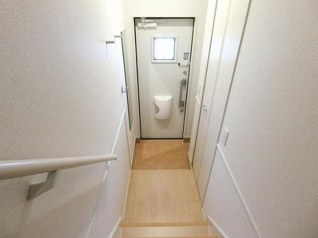 アルバーノ本今の玄関