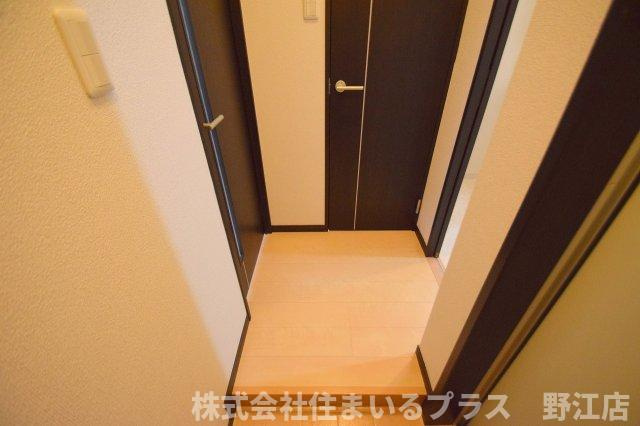 フジパレス深江橋Ⅴ番館の玄関