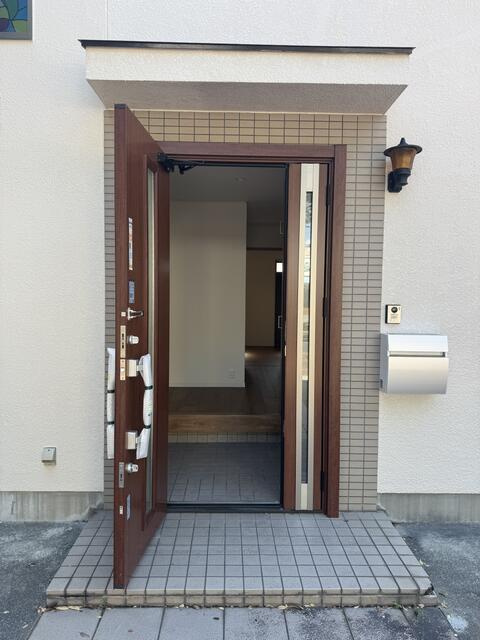 茶屋之町貸戸建のエントランス