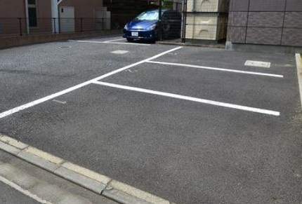 エスポアール・エルクの駐車場