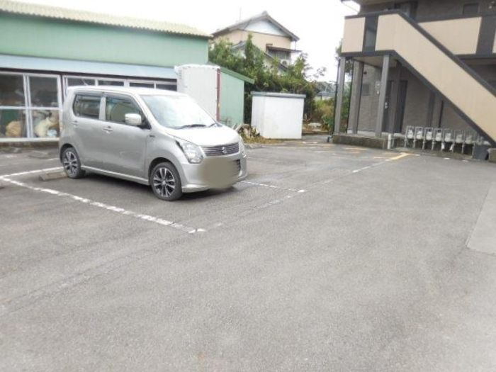 アムール飯塚の駐車場