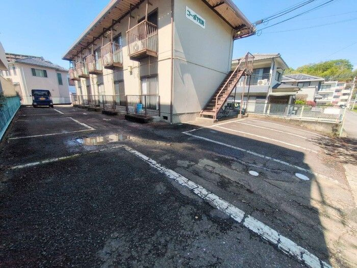 コーポ下賀茂の駐車場