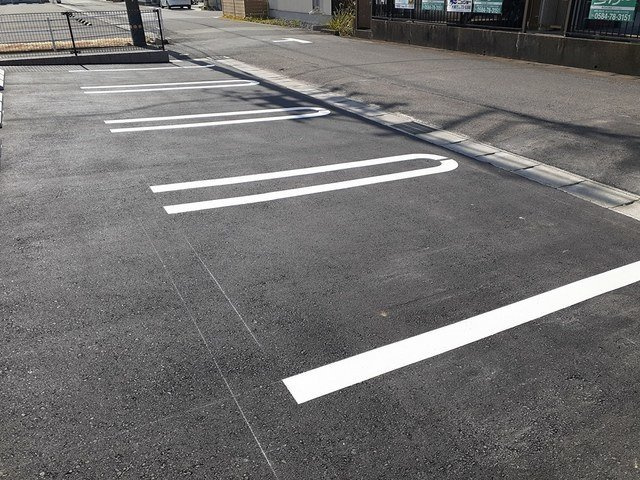 カレントハウスの駐車場