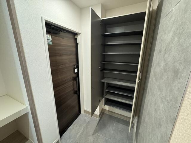セレスティア細田Aの玄関