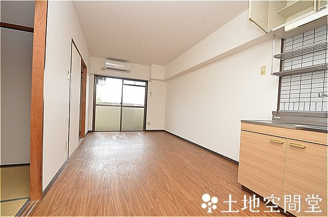 北九州市八幡西区鷹の巣２丁目の賃貸マンションの居間・リビング