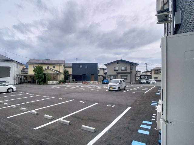 VIVIANA TOPの駐車場