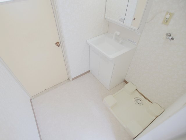 岩樋アパートの洗面所