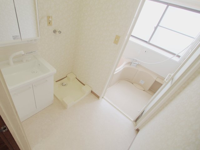 岩樋アパートの洗面所