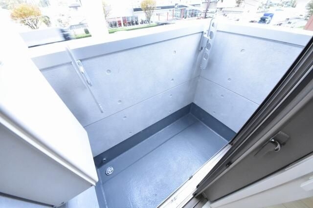 さいたま市中央区上峰４丁目のアパートのバルコニー