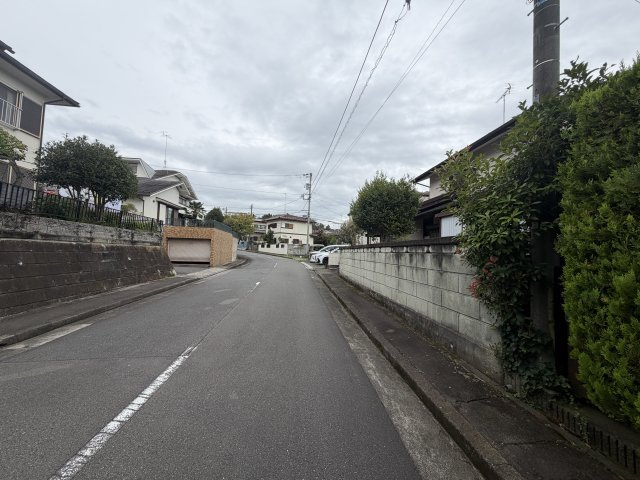 西寺方町　売地の周辺|前面道路含む現地写真です。