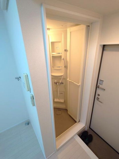 【シャワールーム】