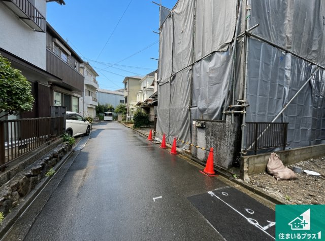 高槻市南大樋町　新築一戸建ての前面道路含む現地写真|車通りの少ない前面道路！お子様がいらっしゃるご家族でも安心！