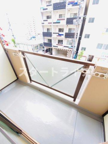 大阪市淀川区西中島２丁目の賃貸マンションのバルコニー