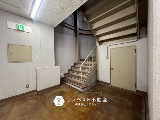 OSSビルディングの玄関
