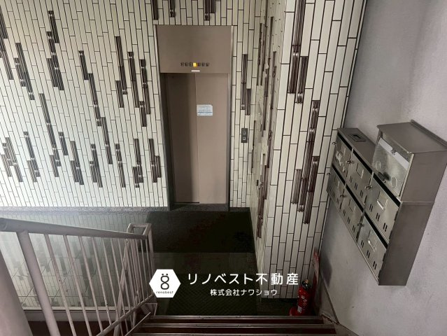 OSSビルディングの玄関