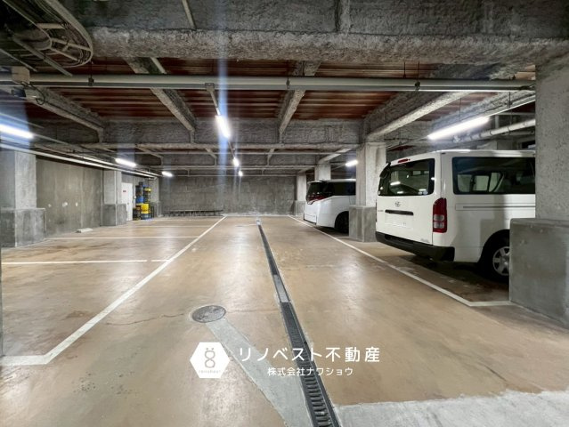OSSビルディングの駐車場