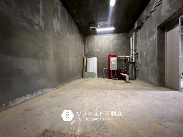 OSSビルディングの駐車場