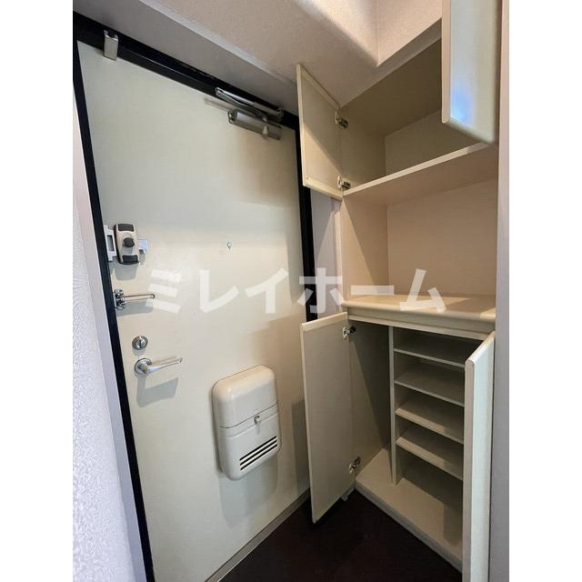 ガーデンヒルズ壱番館の玄関|同建物内、別のお部屋の参考写真になります。