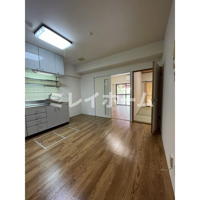 ガーデンヒルズ壱番館の居間・リビング|同建物内、別のお部屋の参考写真になります。