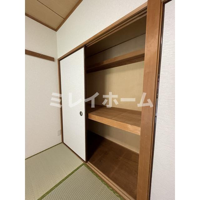 ガーデンヒルズ壱番館の収納|同建物内、別のお部屋の参考写真になります。