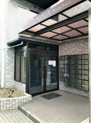 レナジア西堀のエントランス