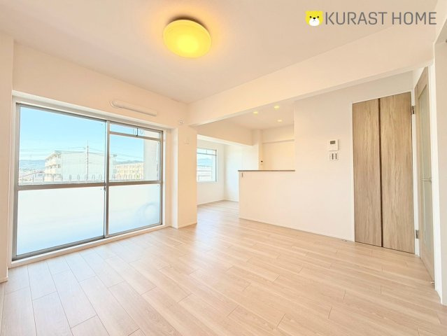 西京極大門ハイツ　4階の居間・リビング