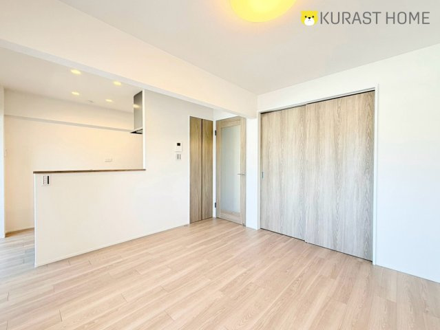 西京極大門ハイツ　4階の居間・リビング