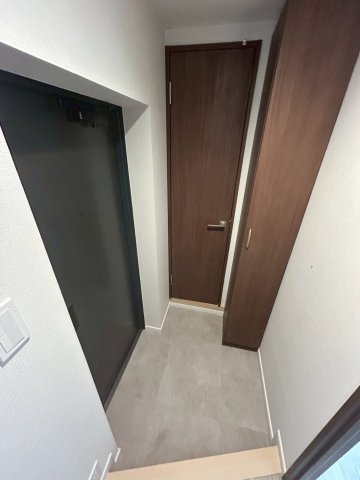 クレヴィスタ阪東橋の玄関