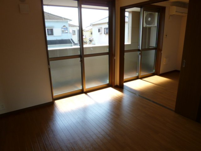 加古川市野口町良野のアパートの内装|洋室6.9帖